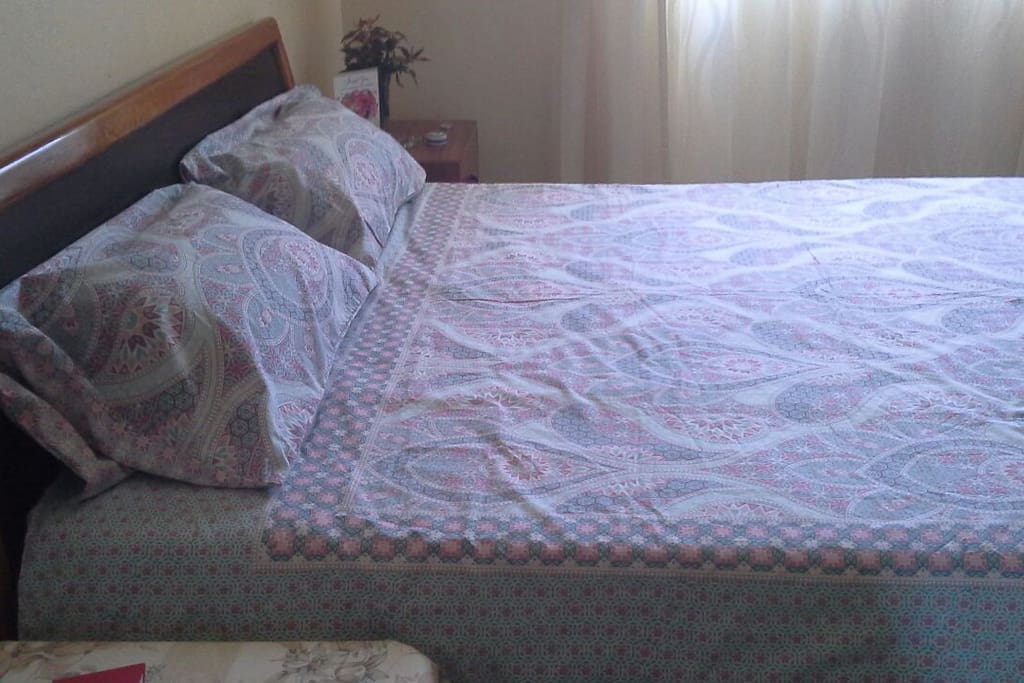 Queen bed