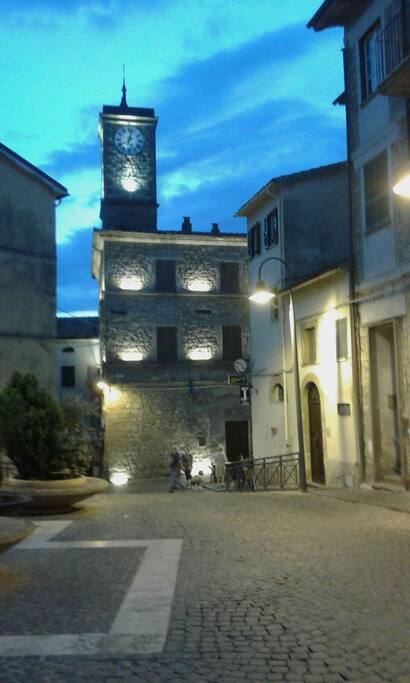 LA PIAZZA DI SERA