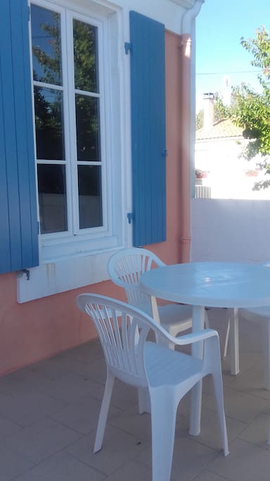 façade avec terrasse
