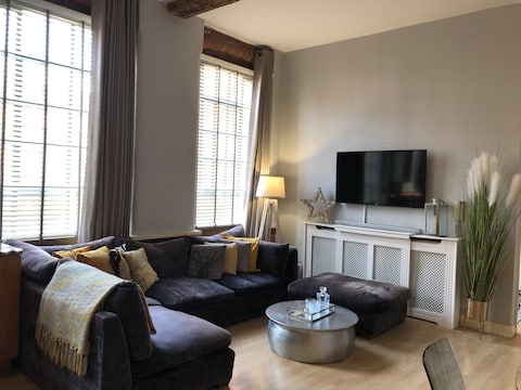Successful Airbnb property: Luxury 2 Bed Stay | Free Parking | Close to Centre in Hyson Green & Arboretum