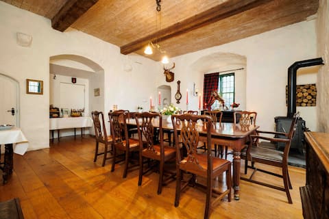 Tybroughney Castle: The Vaulted Suite