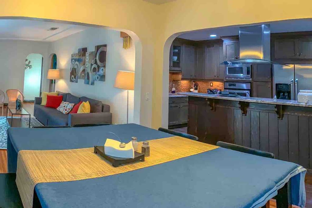 Airbnb Cozy, Spacious, Quiet! Ask for jacuzzi option!