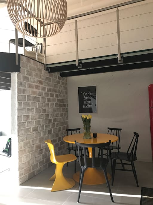 Ruokailuryhmä kitchen area