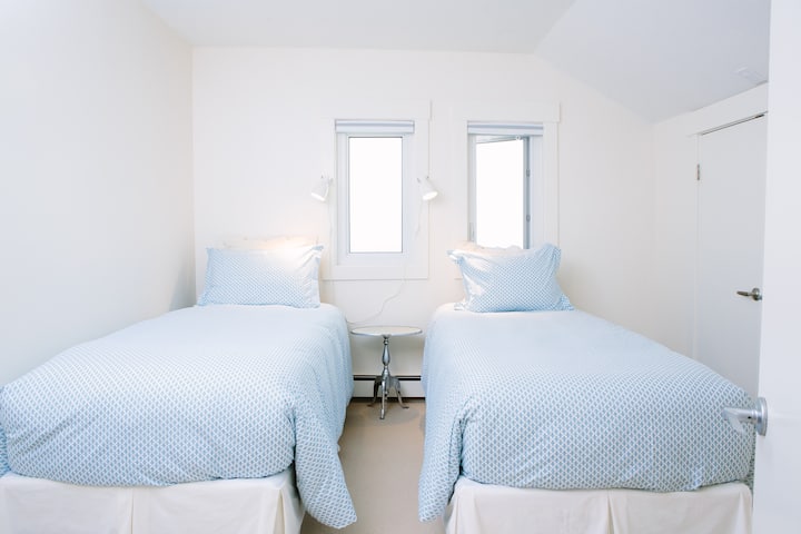 Teine magamistuba võib olla kas kaheinimesevoodi või king-voodi.  Sina valid.