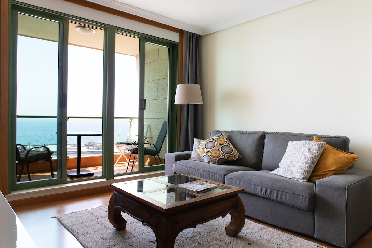 Successful Airbnb property: Beachfront penthouse with spectacular seaviews in Arrecife
