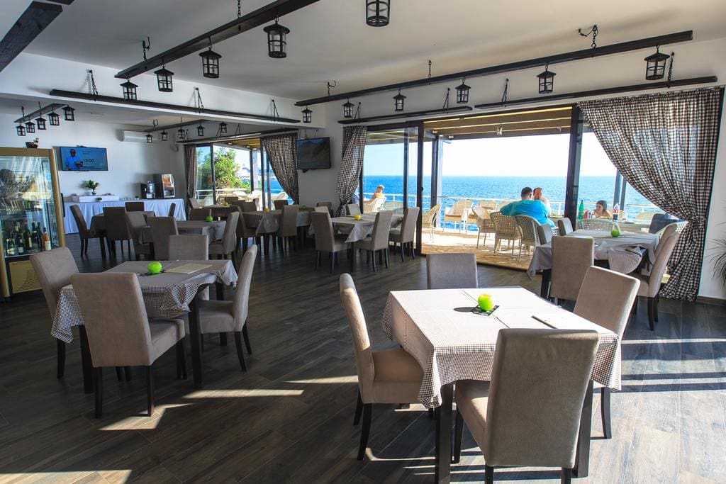 Restaurant in front of apartment