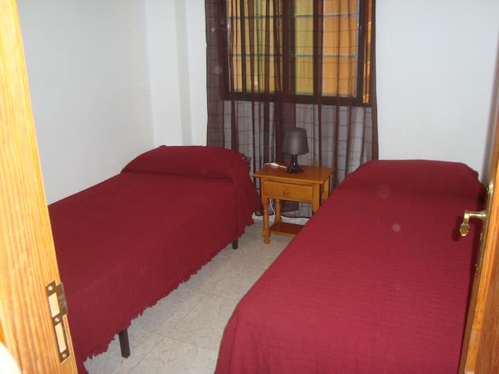 חדר עם שתי מיטות יחיד