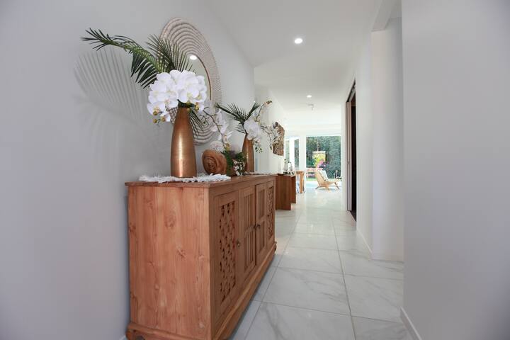 “The Bach Noosa Family Retreat” gallery image 3