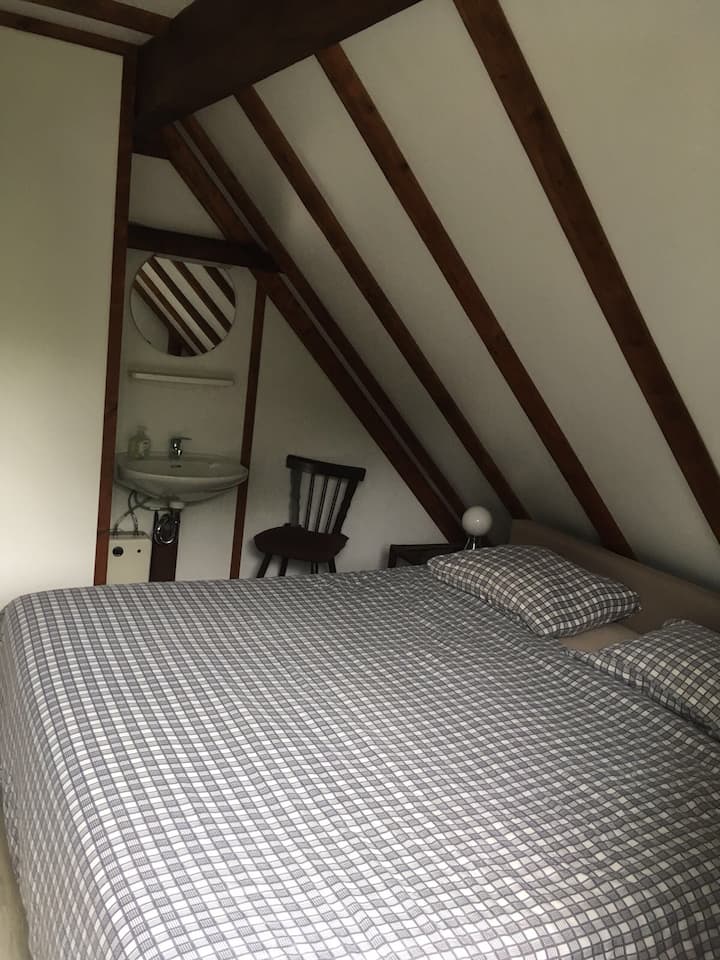 ห้องนอนพร้อมสปริงกล่องคู่ 180 x 200