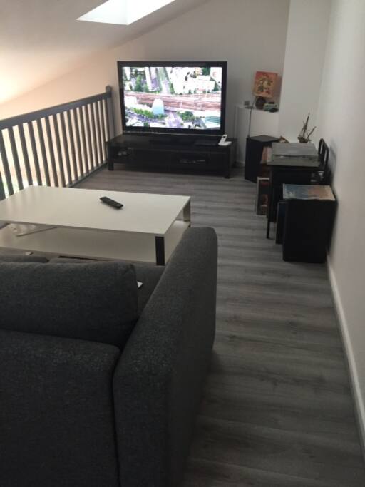 Mezzanine avec espace TV