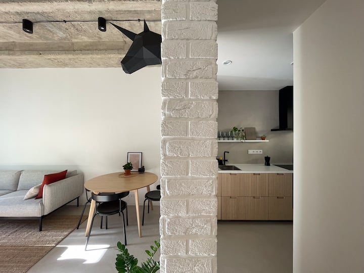 New Artist’s Studio With Vibe - Praga