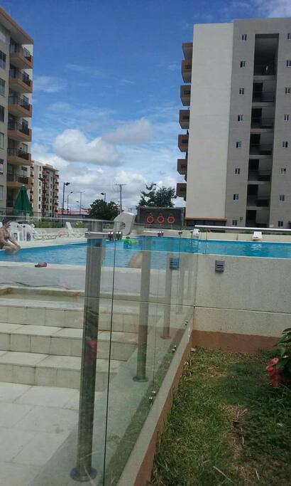 Dos amplias piscinas