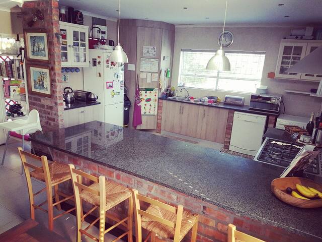 Sunny, Spacious and Child friendly Family Home gallery image 5