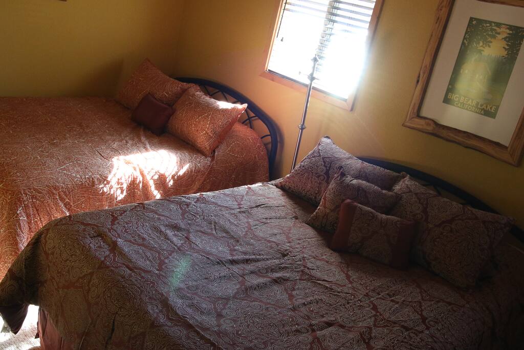 Bedroom # 1 With 2 Queens Beds