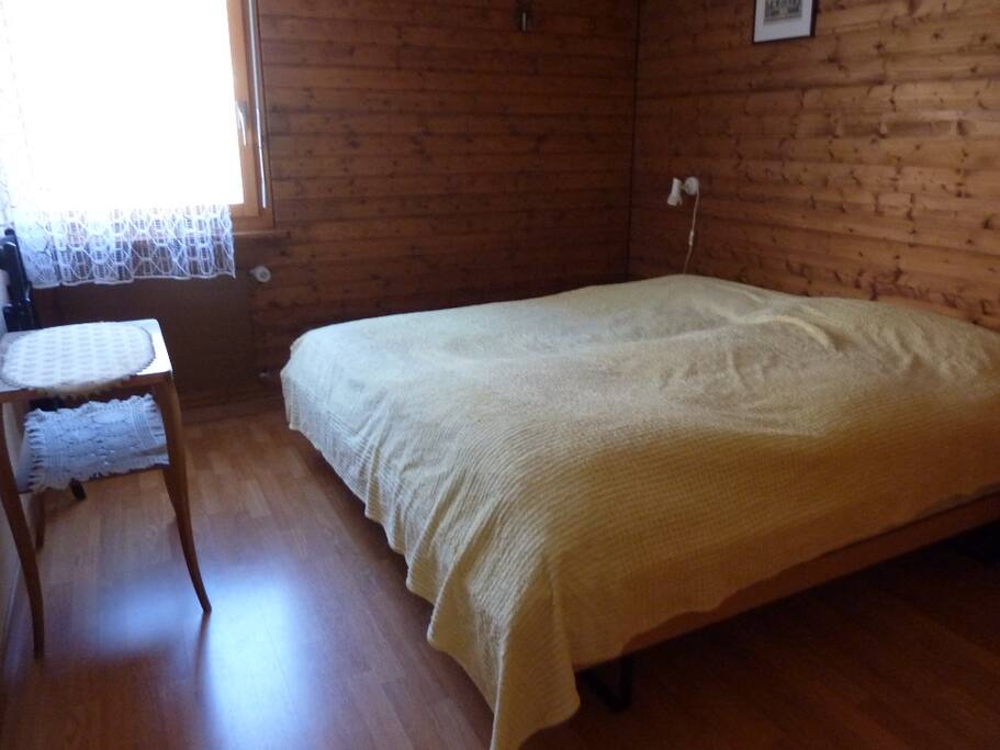 Schlafzimmer 1