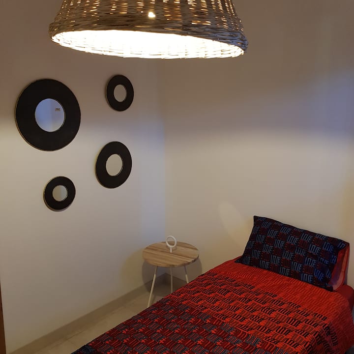 Planta baja: dormitorio con 1 CAMA 90 X 200
