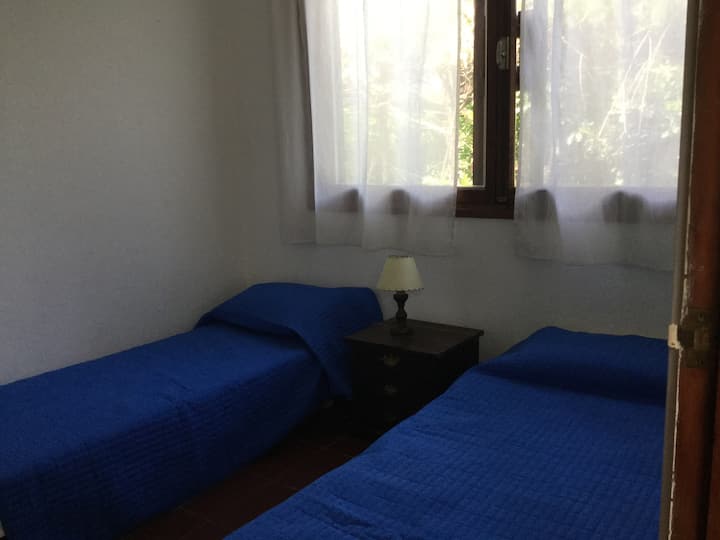 Dormitorio con 2 camas individuales