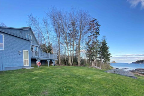 Oceanfront Cottage [cozy coastal retreat w wifi]