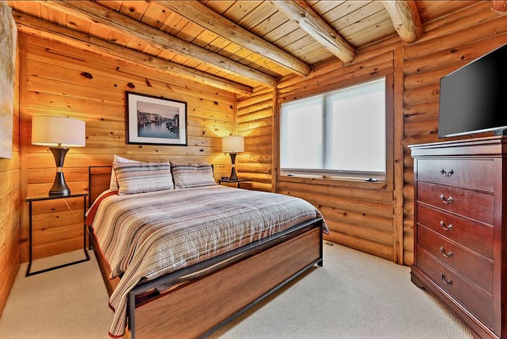 Spare bedroom main floor