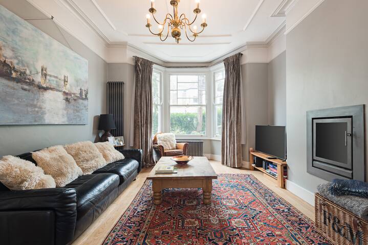 4-bedroom Victorian terraced house in Queens Park gallery image 3
