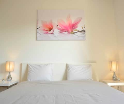 Successful Airbnb property: Furnished studio with parking space in Montblesson