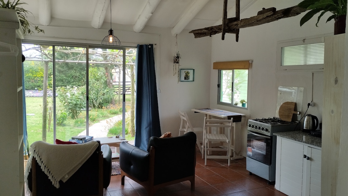 Successful Airbnb property: LA Casupa (39th Street corner 48th) Studio in Buenos Aires