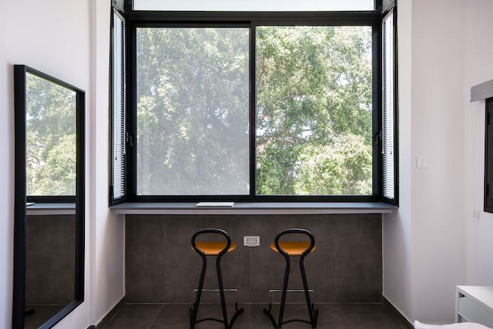 ห้องนอน #2

เราเปลี่ยนเก้าอี้บาร์ในห้องครัวเป็นเก้าอี้ในห้องนอน