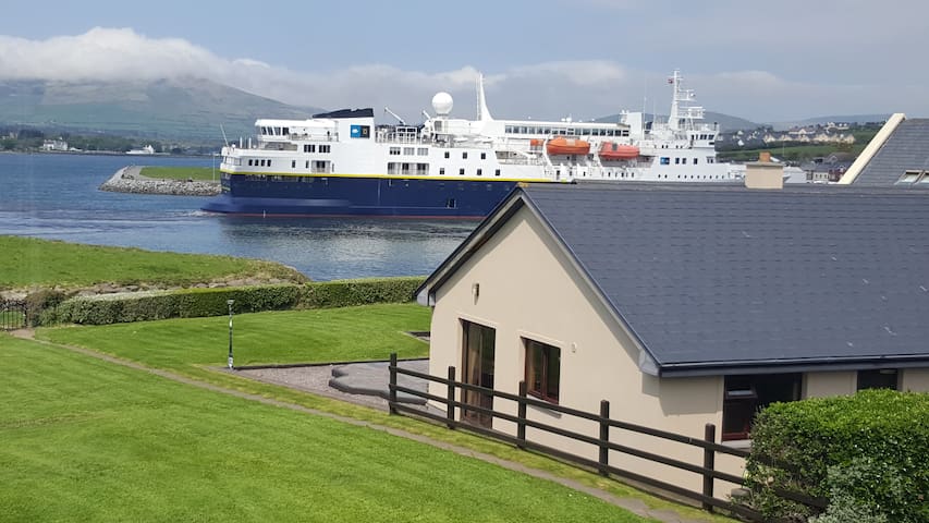 Emlagh Cottage Overlooking Dingle Harbour And Bay Houses For