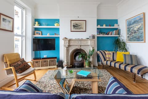 Successful Airbnb property: Deal superb beach front apartment in Deal
