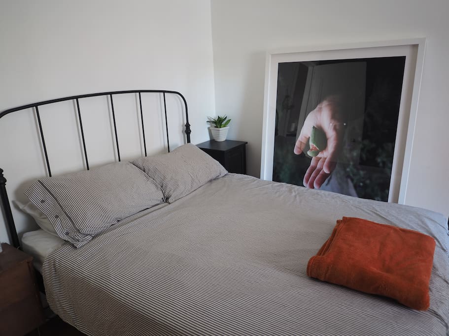 Chambre à coucher / Bedroom.