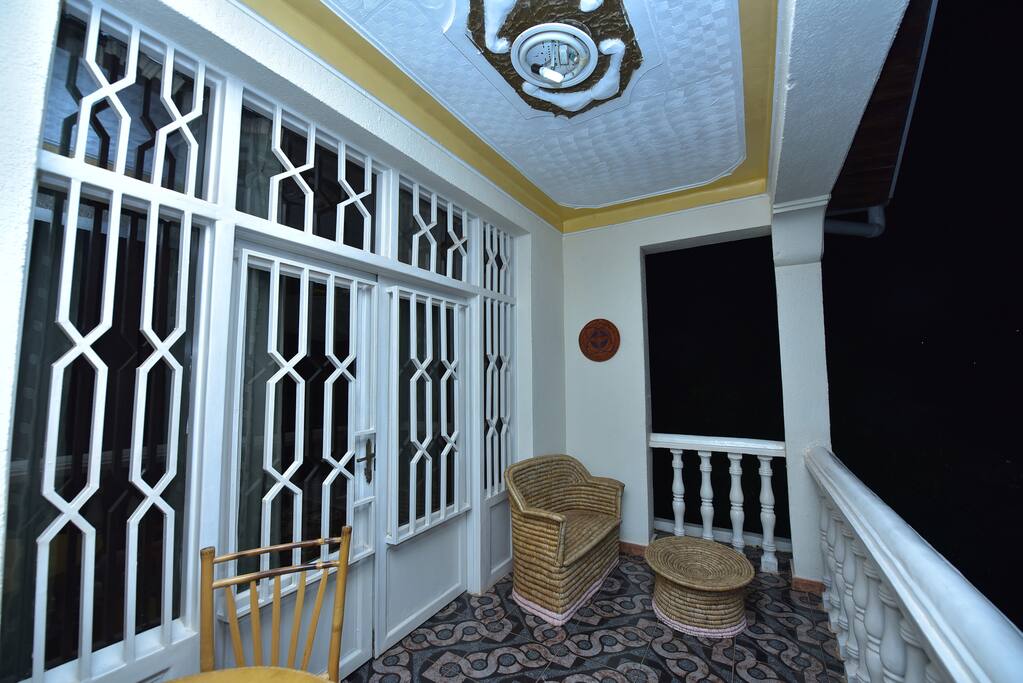 Discover LEMON GRASS TEA ROOM balcony in Tea House B&B