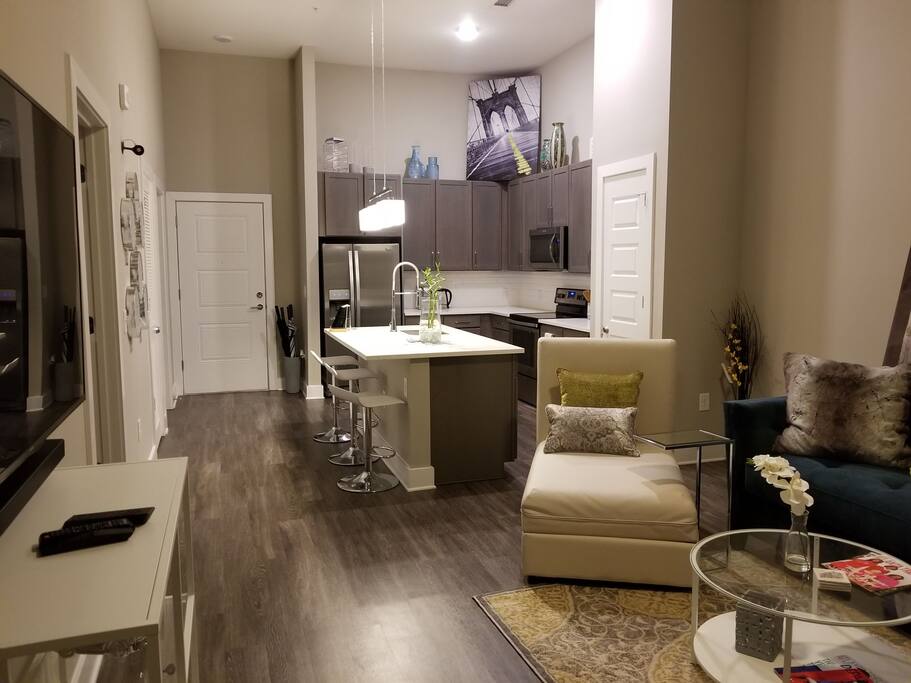 Enjoy and open floor plan with high 9ft ceilings that will give you plenty of room to spread out without feeling cramped on top of one another.
