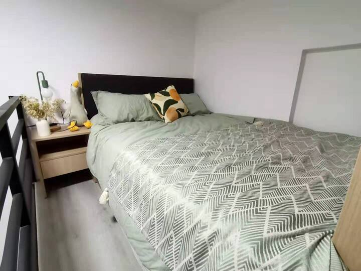 北桥地铁站附近，精装单身公寓，配套齐全，首次出租，设施齐全