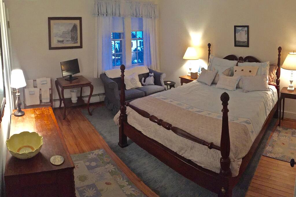 Your room has a comfortable queen bed with firm pillow top mattress, small loveseat and towels. The room has a spacious closet and dresser to store your clothes and other belongings during your stay.