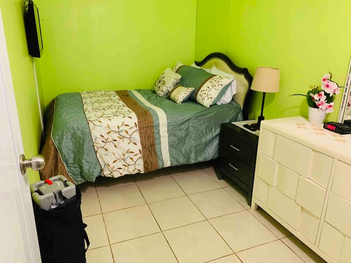 ห้องนอน 2 พร้อมเตียงขนาดใหญ่ที่สะดวกสบาย 