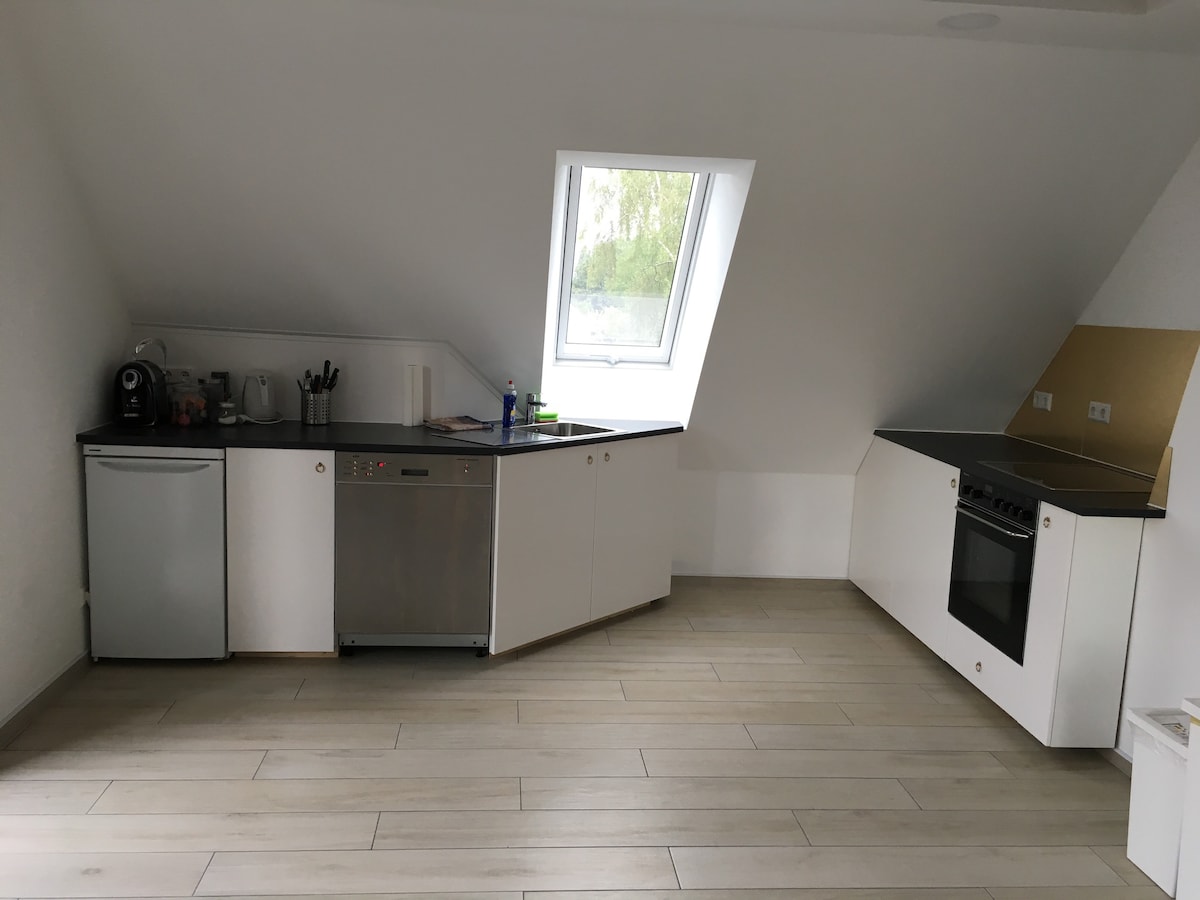 Popular Airbnb listing: Modern quiet 3-room near trade fair/center in Hannover