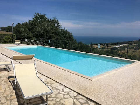 Cozy apartment - Beautiful seaview & Swimming pool