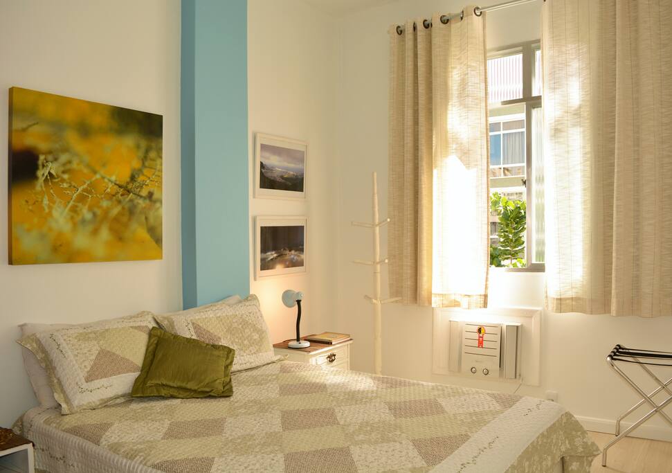 Bedroom, individually wrapped pocketed spring coil. 100% cotton sheets.