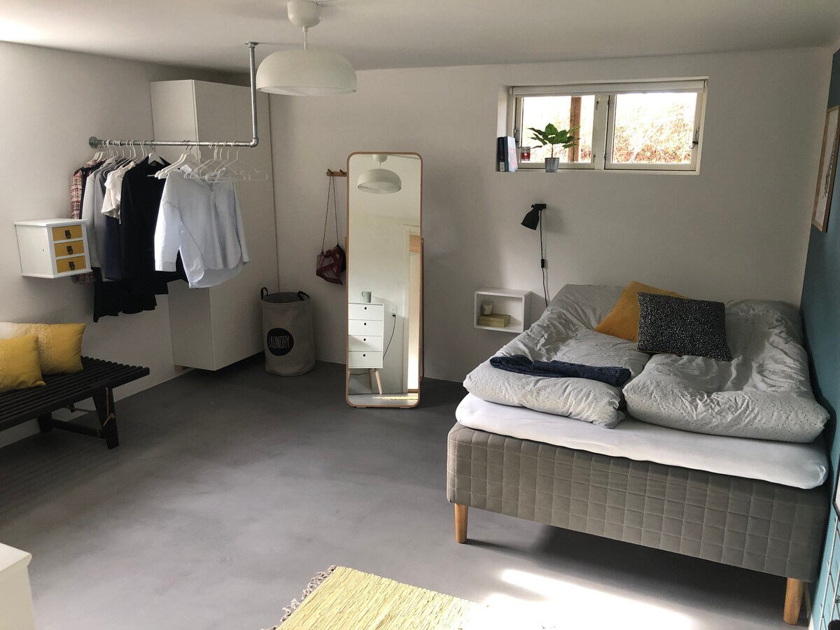 KITANDA CHA 1: 125x200; kitanda 2 130x200