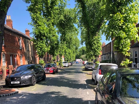 Attractive 2 bedroom townhouse with parking