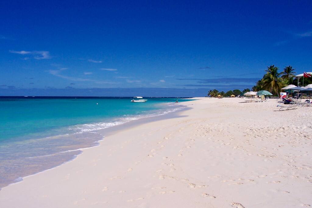 Friars bay beach at 5 min drive