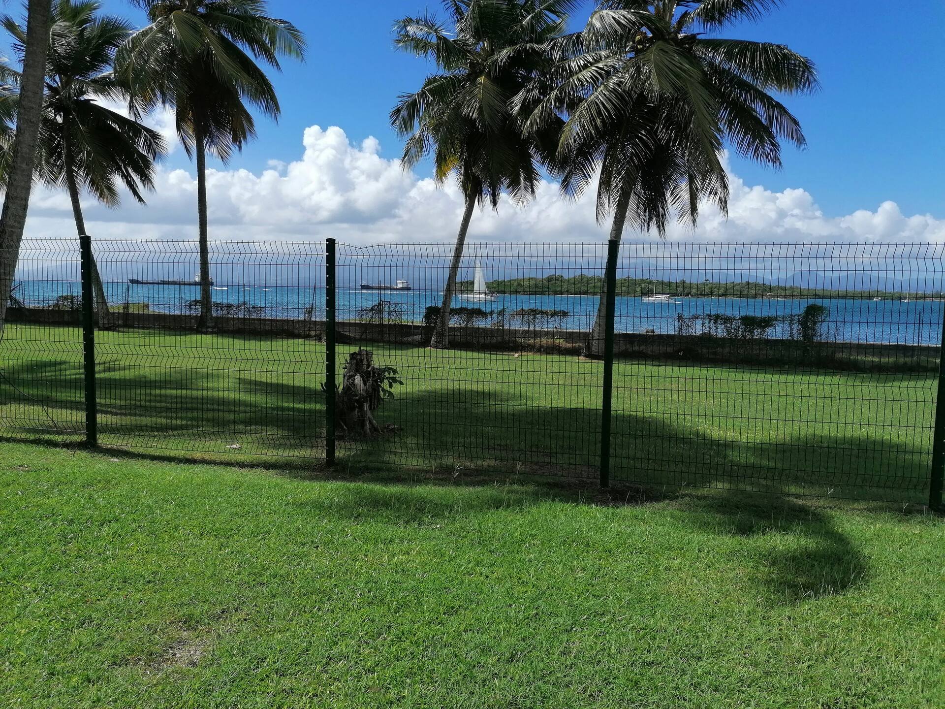 T2, beach and swimming pool within walking distance (no water shut-off)