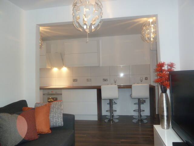 Spacious 2 Bed Apart, Short Walk to City Centre