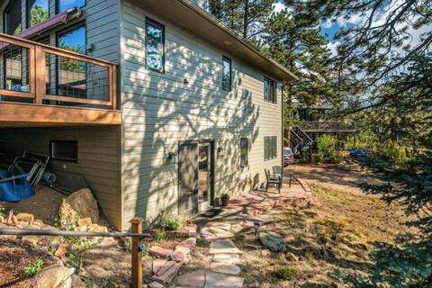 Private Rocky Mountain Guest Suite