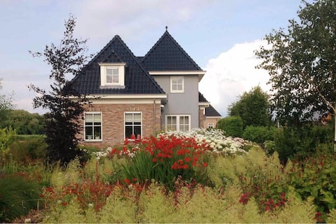 Garden room  met woonkeuken bij IJsselmeer
