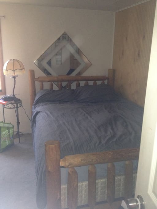 Queen Bed Plus second room with single bed