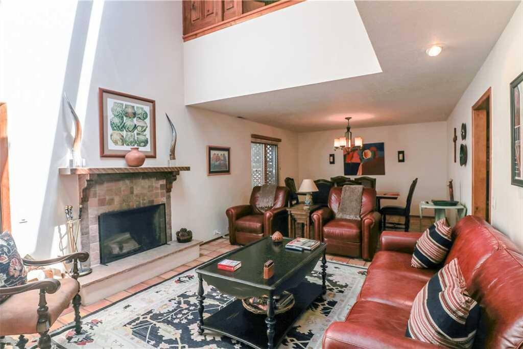 Relive your adventures in our spacious living room! - Bring the whole gang together in our spacious, modern living room. Relive t