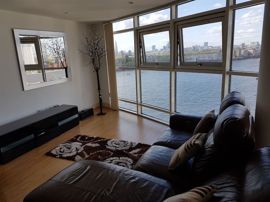 Living Room, views of City and Canary Wharf