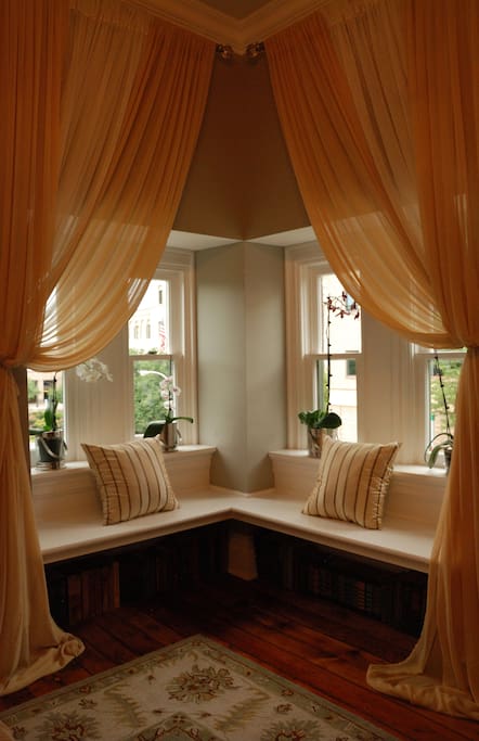 Curl up with a good book and beverage in this cozy corner, or enjoy the view of the park (photo by Michael Moessner)