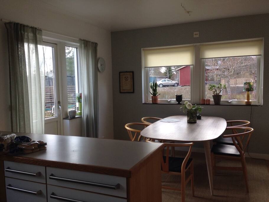 Matplats i anslutning till köket